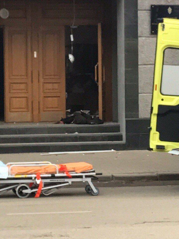 Взрыв в здании ФСБ: погиб человек