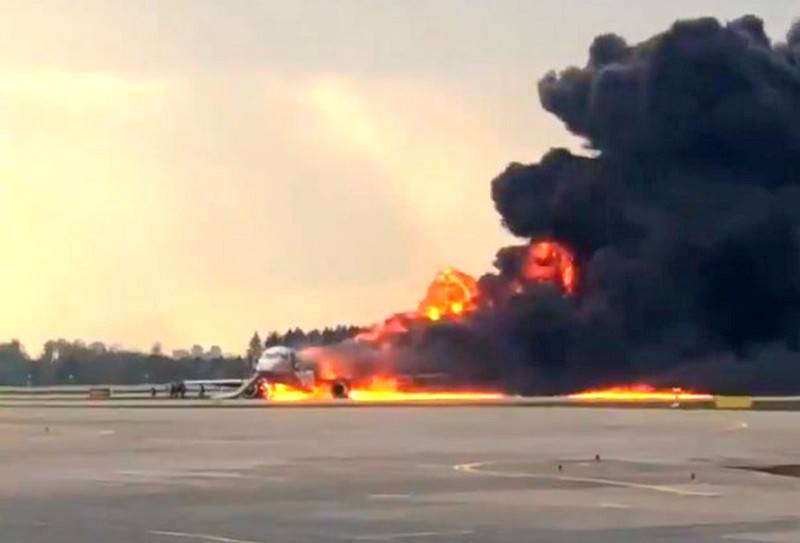 Жесткая посадка: в Шереметьево сгорел лайнер «Аэрофлота»