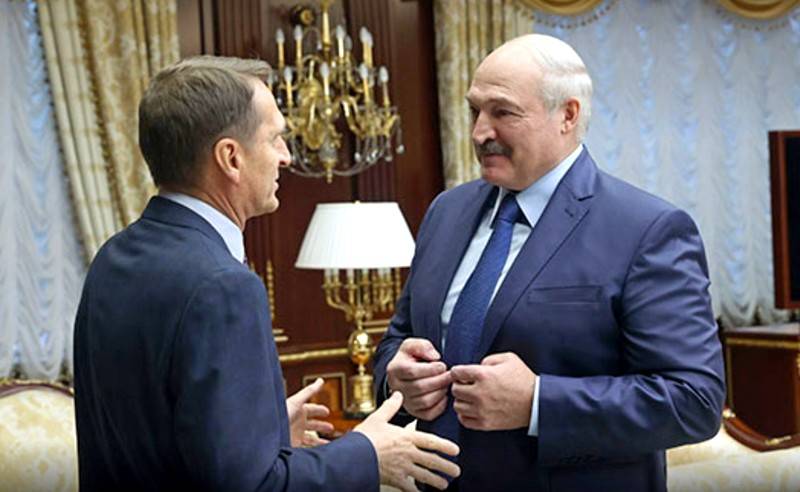 Что кроется за визитом главы внешней разведки России в Минск