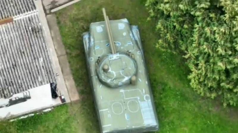 Российская армия вводит в заблуждение украинскую артиллерию надувными макетами боевой техники